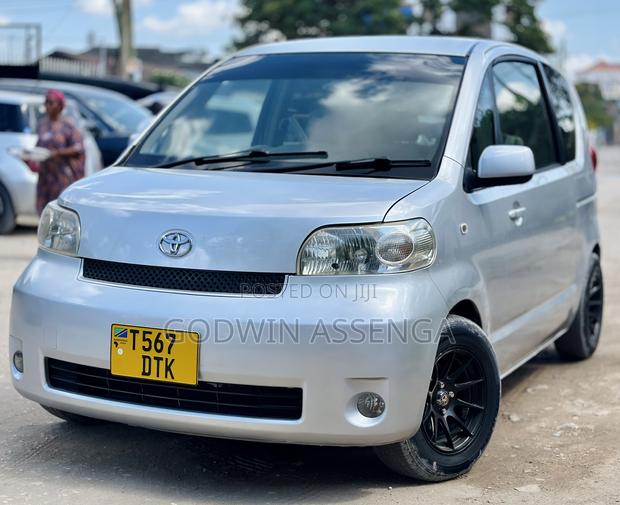 Toyota Porte 2005 Silver