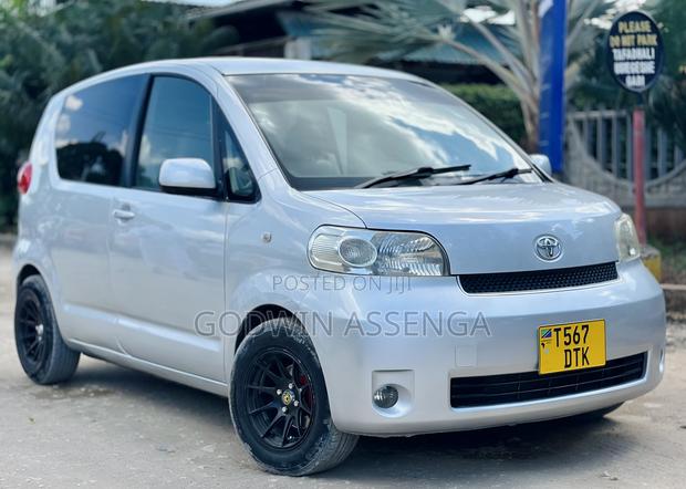 Toyota Porte 2005 Silver