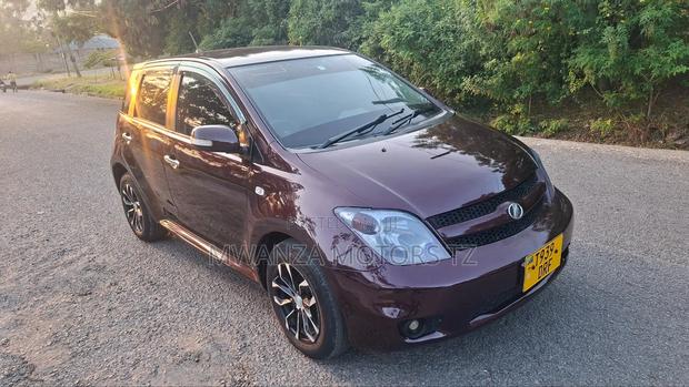 Toyota IST 2006 Burgundy