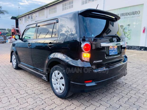 Toyota Corolla Rumion 2011 Black