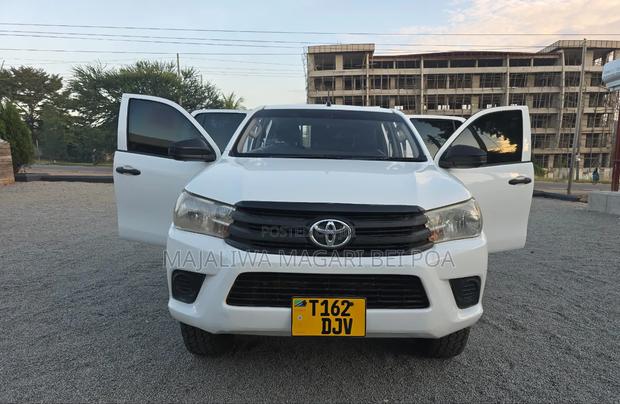 Toyota Hilux 2016 White