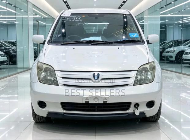 Toyota IST 2004 Off white