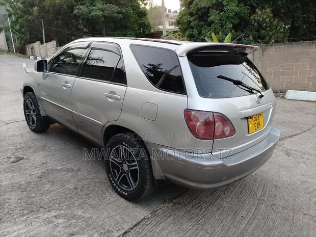 Toyota Harrier 2001 Silver