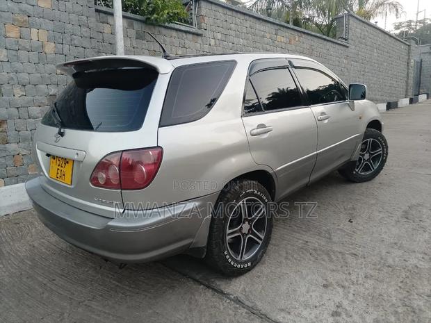 Toyota Harrier 2001 Silver