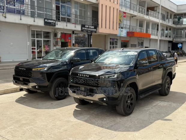 Toyota Hilux 2025 Black