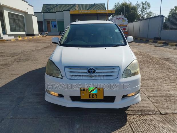 Toyota Ipsum 2005 White
