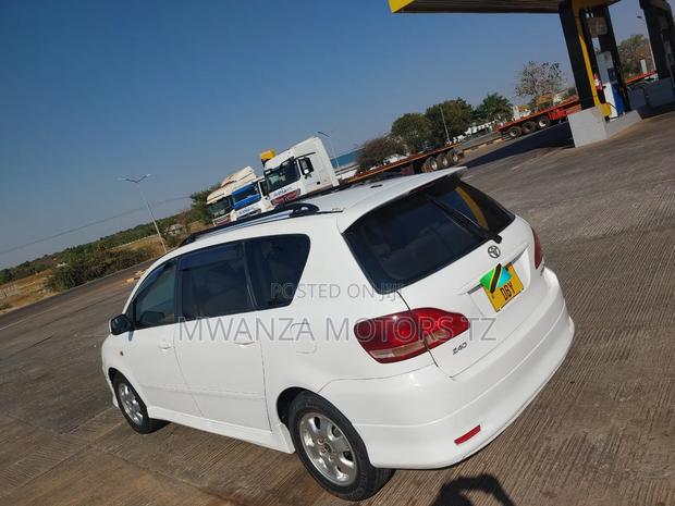 Toyota Ipsum 2005 White