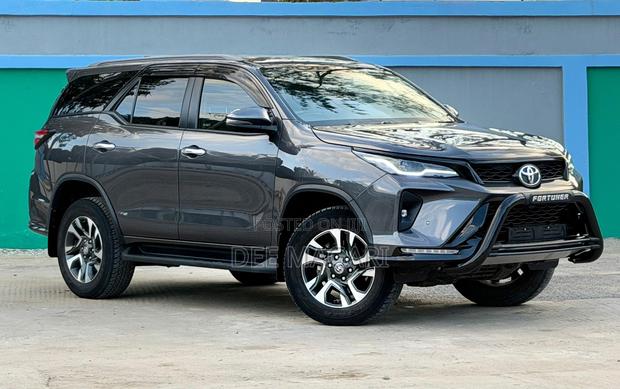 Toyota Fortuner 2024 Gray