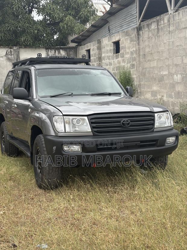 Toyota Land Cruiser HDJ 100 2002 Black
