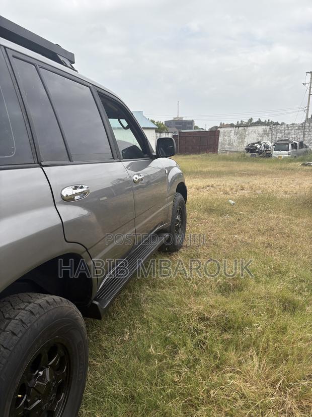 Toyota Land Cruiser HDJ 100 2002 Black