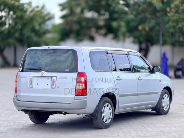 Toyota Succeed 2005 Silver