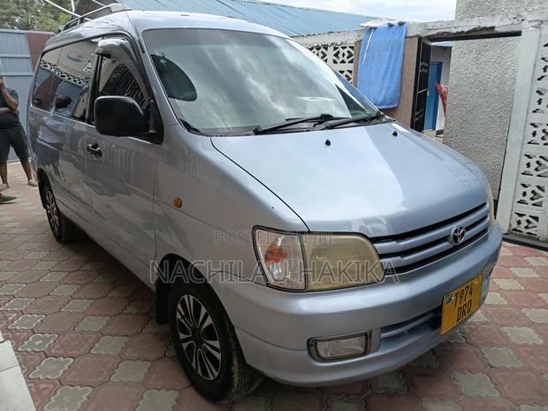 Toyota Noah 2001 Silver