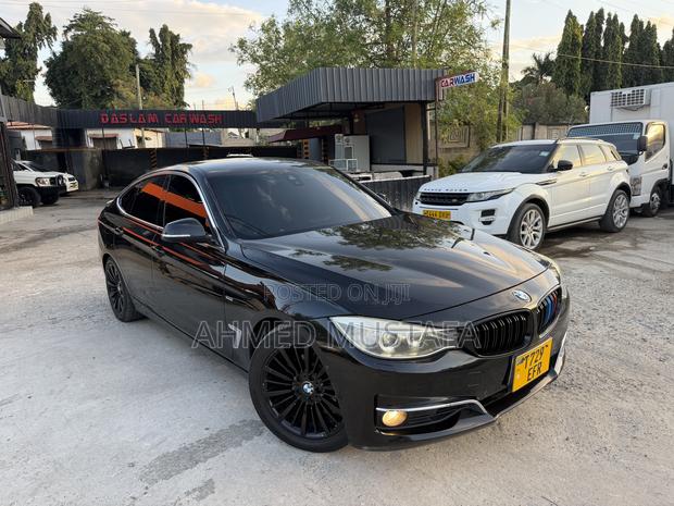 BMW 320i Sedan RWD 2013 Black
