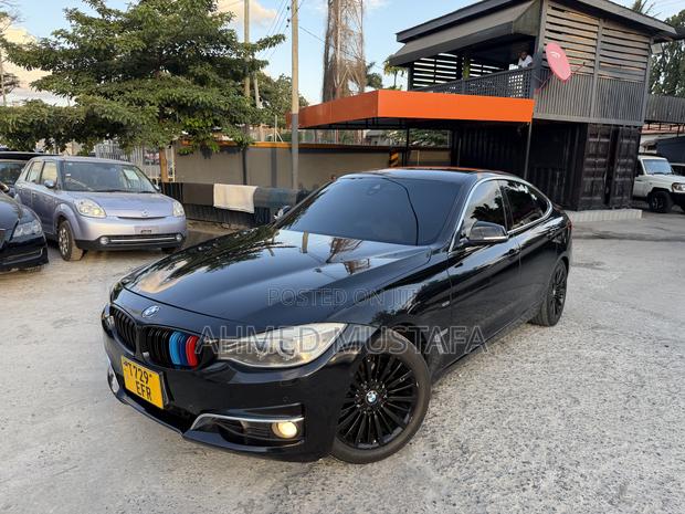 BMW 320i Sedan RWD 2013 Black