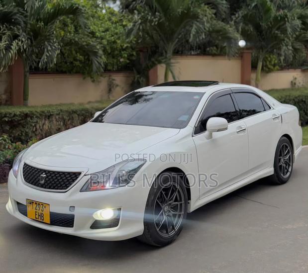 Toyota Crown 2009 White