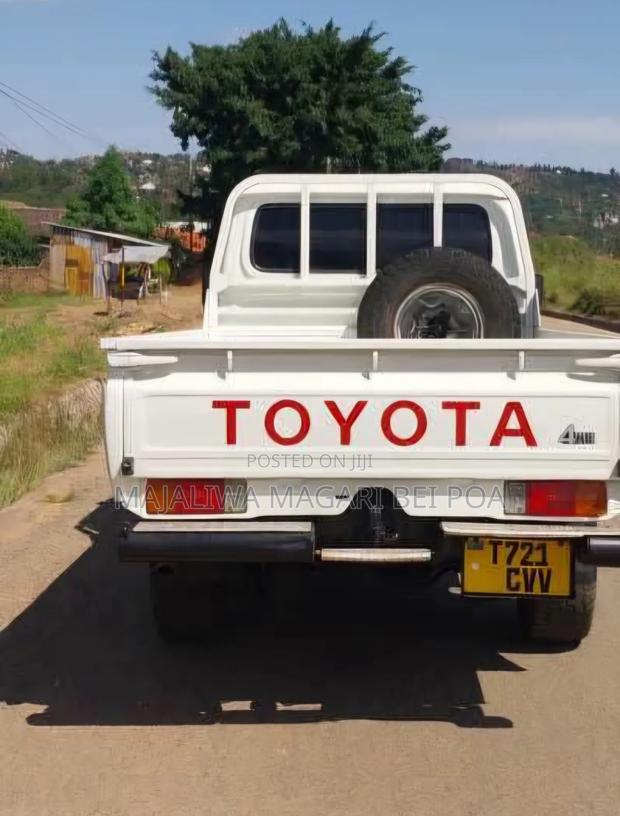 Toyota Land Cruiser 1978 White
