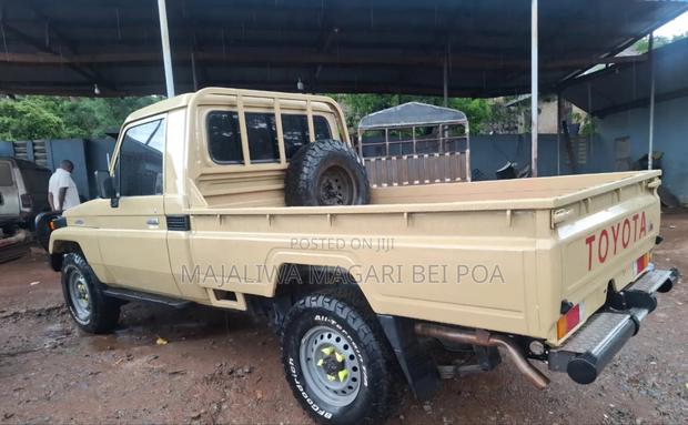 Toyota Land Cruiser 1978 Gold