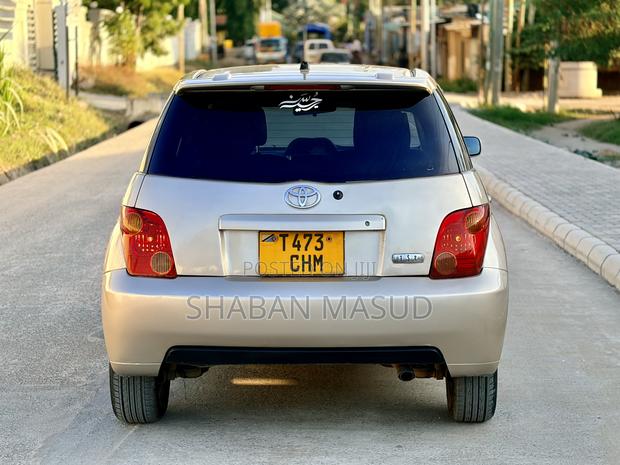 Toyota IST 2004 Gold