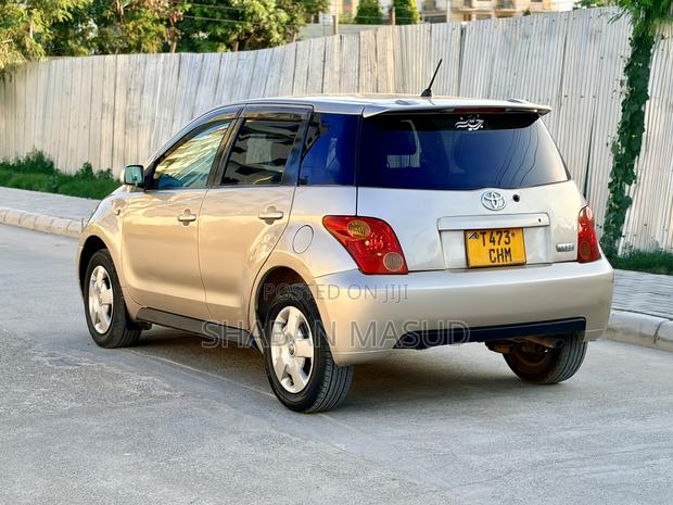 Toyota IST 2004 Gold