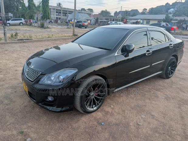 Toyota Crown 2009 Matt Black