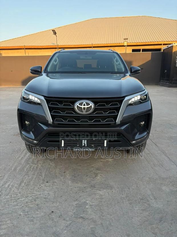 Toyota Fortuner 2021 Gray
