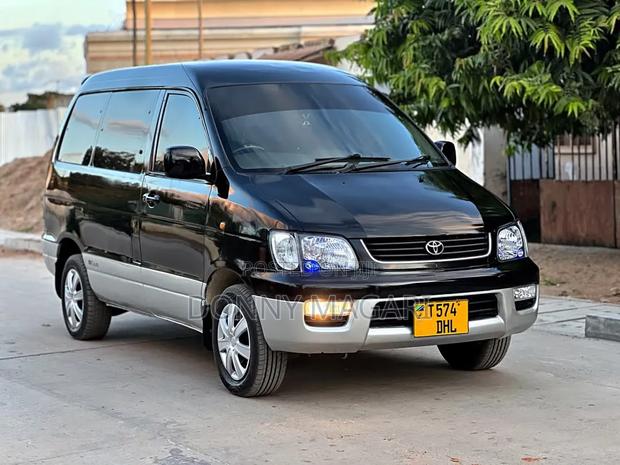 Toyota Noah 2003 Black