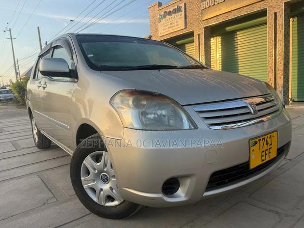 Toyota Raum 2004 Silver