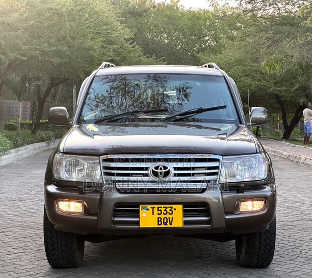 Toyota Land Cruiser 2001 Gray