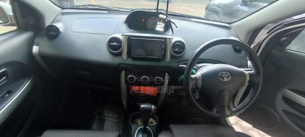Toyota IST 2002 White