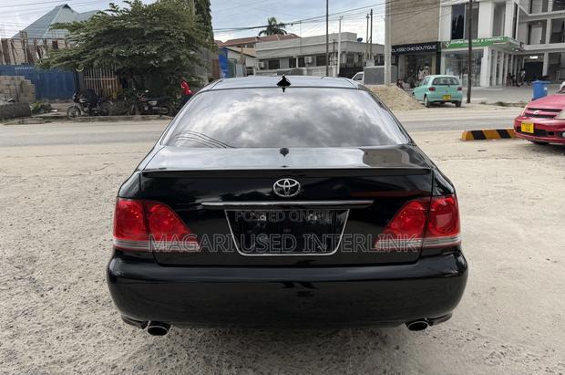 Toyota Crown 2004 Black