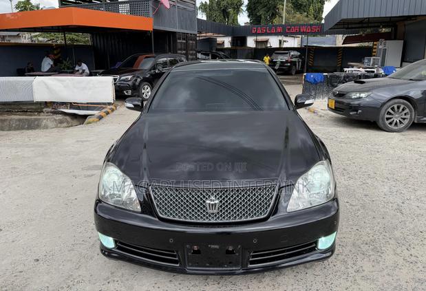 Toyota Crown 2004 Black