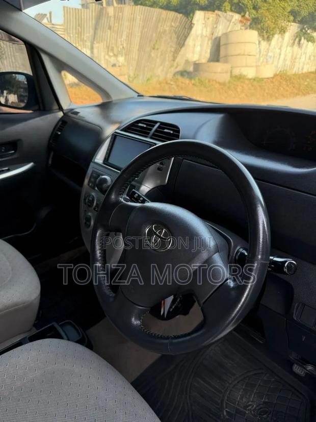 Toyota Ractis 2006 Blue