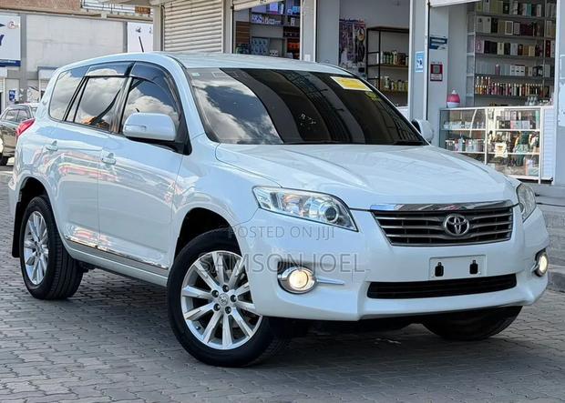 Toyota Vanguard 2010 White