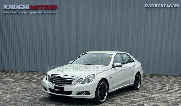 Mercedes-Benz E250 2009 Off white