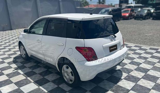 Toyota IST 2003 Off white