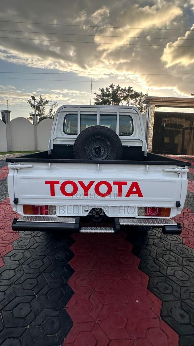 Toyota Land Cruiser 2019 White