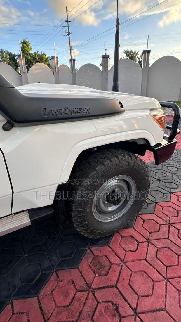 Toyota Land Cruiser 2019 White