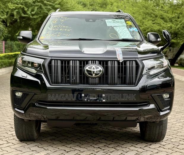 Toyota Land Cruiser Prado 2.7 2023 Black