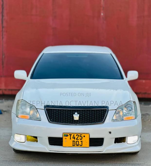 Toyota Crown 2006 White