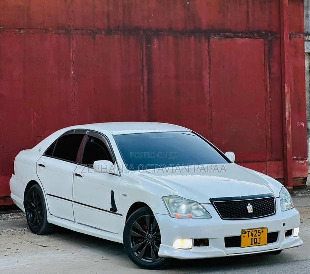 Toyota Crown 2006 White