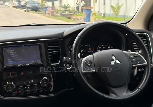 Mitsubishi Outlander 2013 White