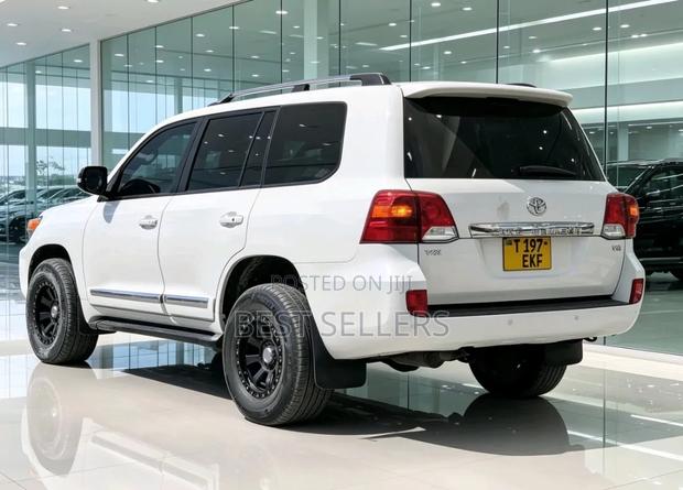 Toyota Land Cruiser 2015 White