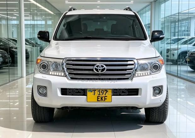 Toyota Land Cruiser 2015 White