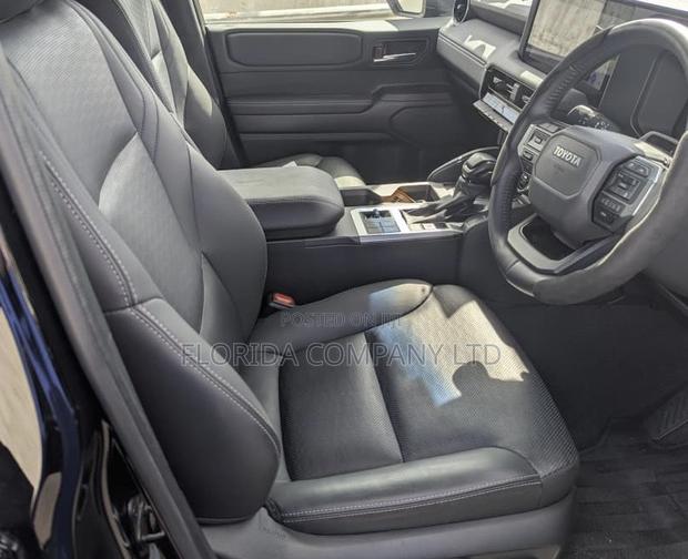Toyota Land Cruiser 2024 Black