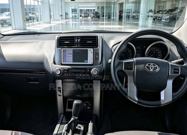 Toyota Land Cruiser Prado 2017 Black