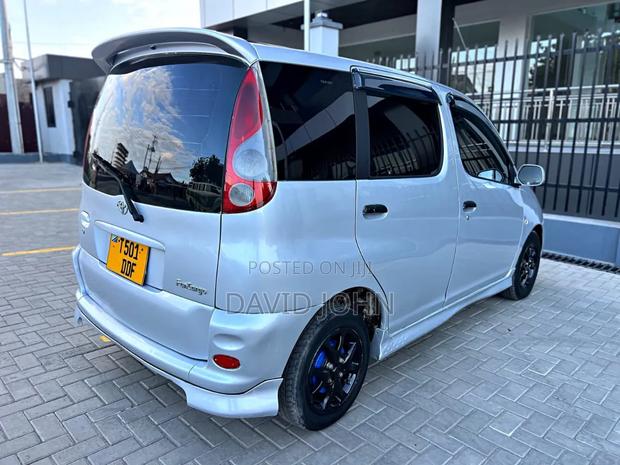 Toyota Fun Cargo 2002 Silver