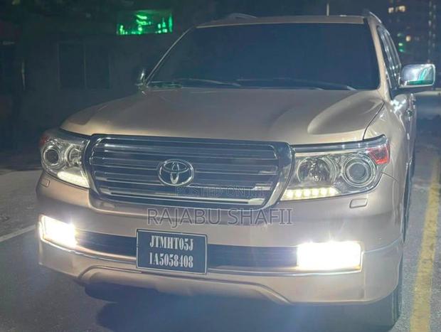 Toyota Land Cruiser 4.6 V8 ZX 2010 Gold