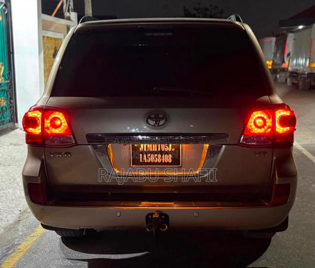 Toyota Land Cruiser 4.6 V8 ZX 2010 Gold