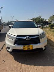 Toyota Kluger 2017 White for sale