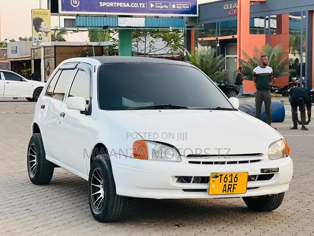 Toyota Starlet 2002 White
